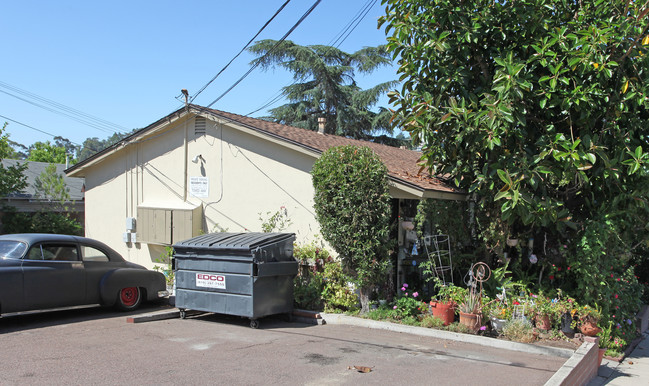 8353-8365 Finley Ave in La Mesa, CA - Foto de edificio - Building Photo