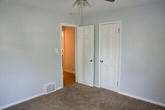 1242 Genesee Ave in Mayfield Heights, OH - Building Photo - Building Photo