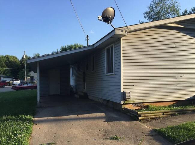 2650 E Elm St in Springfield, MO - Building Photo - Building Photo
