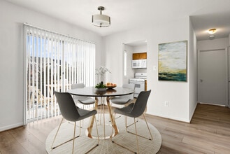 International Apartments in Herndon, VA - Foto de edificio - Building Photo