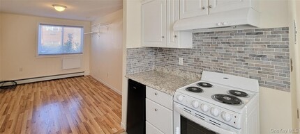 2420 Bennett Ave in North Bellmore, NY - Building Photo - Building Photo