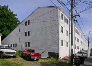 Pine Tree Harbor in Tacoma, WA - Foto de edificio - Building Photo