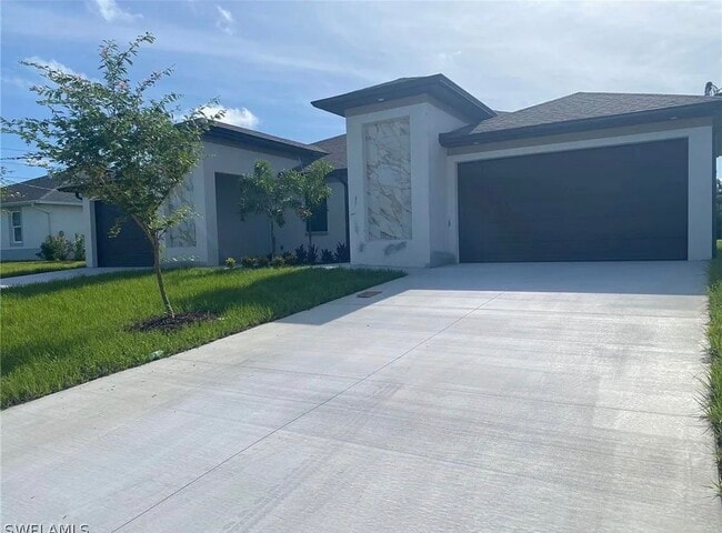 705 Harry Ave S in Lehigh Acres, FL - Foto de edificio - Building Photo
