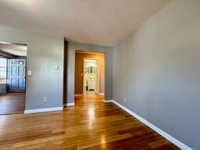 63 3rd Ave, Unit Apt. 3 in Lowell, MA - Building Photo - Building Photo