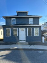 9 M St in Hampton, NH - Building Photo