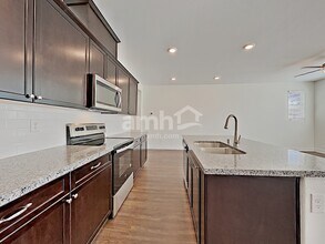 9875 S Eastern Ave in Las Vegas, NV - Building Photo - Building Photo