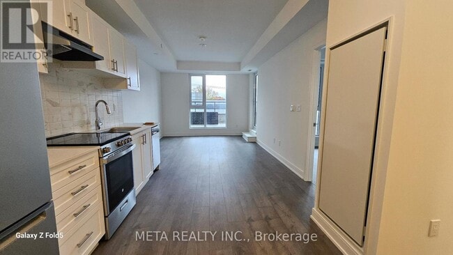 715 Davis Dr in Newmarket, ON - Building Photo - Building Photo