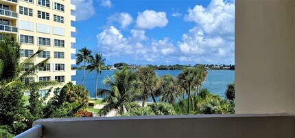 2600 N Flagler Dr, Unit 403 in West Palm Beach, FL - Building Photo - Building Photo