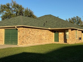 450 W Houston St in Highlands, TX - Building Photo - Building Photo