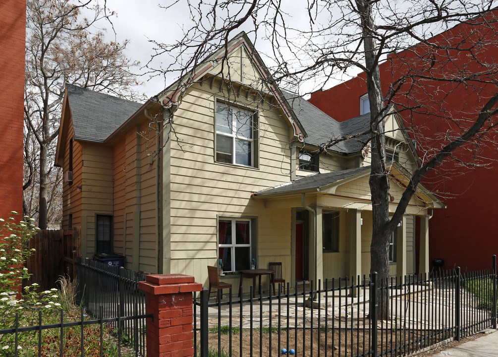 2417 W 32nd Ave in Denver, CO - Foto de edificio