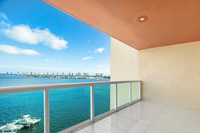 2650 Lake Shore Dr, Unit 1005 in Riviera Beach, FL - Building Photo - Building Photo