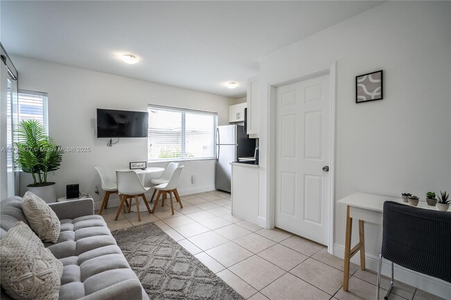 6971 Carlyle Ave in Miami Beach, FL - Building Photo - Building Photo