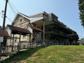 1887 Habecker Rd in Columbia, PA - Building Photo