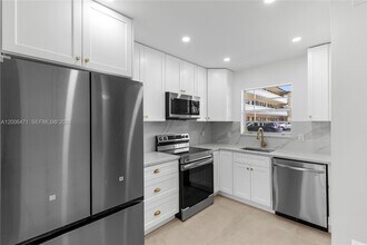 1400 NE 57th Ct, Unit 102 in Fort Lauderdale, FL - Foto de edificio - Building Photo