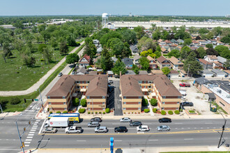 Coachlight Courts in Forest Park, IL - Building Photo - Building Photo