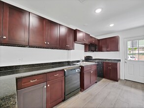 2727 Arlington Ct in Pasadena, TX - Building Photo - Building Photo