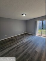 225 W McDowell Rd in Jackson, MS - Building Photo