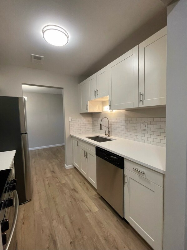 15999 W Eleven Mile Rd in Southfield, MI - Building Photo - Building Photo