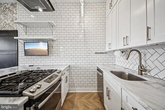 2012 D St NE in Washington, DC - Building Photo - Building Photo