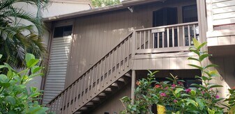 1677 Brookhouse Cir in Sarasota, FL - Building Photo