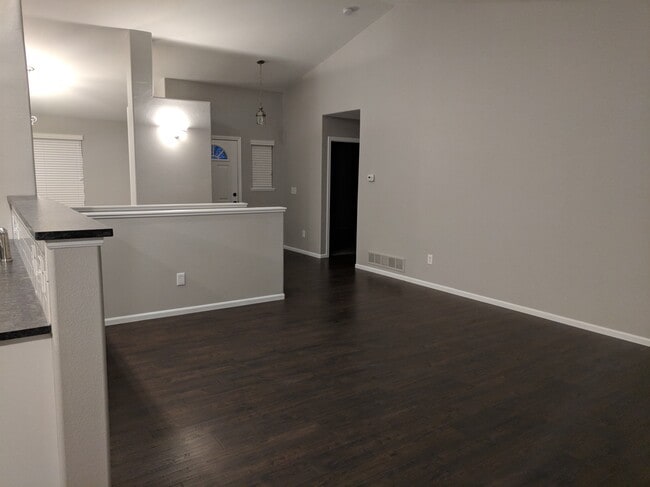 1913 Crestview Dr in Johnstown, CO - Foto de edificio - Building Photo