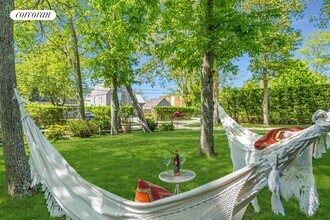 179 Redwood Rd in Sag Harbor, NY - Foto de edificio - Building Photo