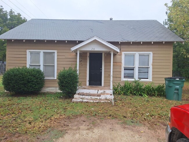 property at 216 N 2nd St