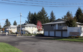 Country Court Apartments in Tumwater, WA - Building Photo - Building Photo