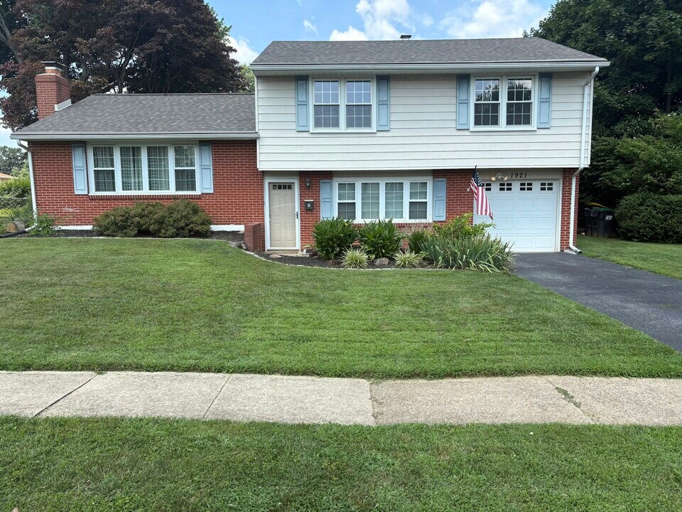 1921 Floral Dr in Wilmington, DE - Building Photo