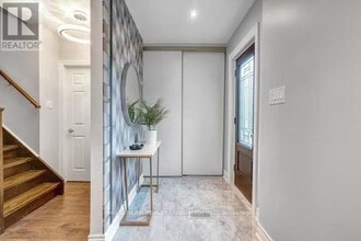 25 Duncannon Dr in Toronto, ON - Building Photo - Building Photo