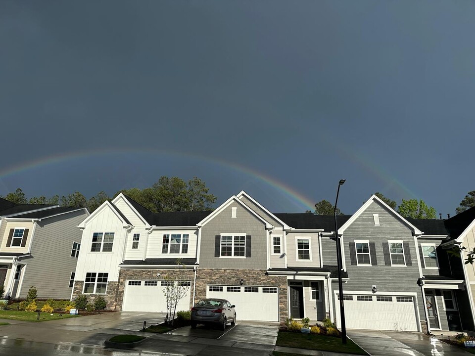 1403 Rosepine Dr in Cary, NC - Foto de edificio