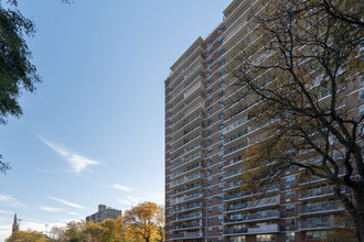 30 Montrose Ave in Brooklyn, NY - Foto de edificio - Building Photo
