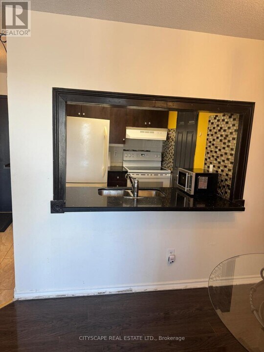 285 Enfield Pl in Mississauga, ON - Building Photo