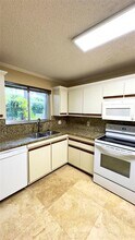 2126 Discovery Cir W in Deerfield Beach, FL - Foto de edificio - Building Photo