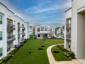 Moderno in New Braunfels, TX - Building Photo - Building Photo