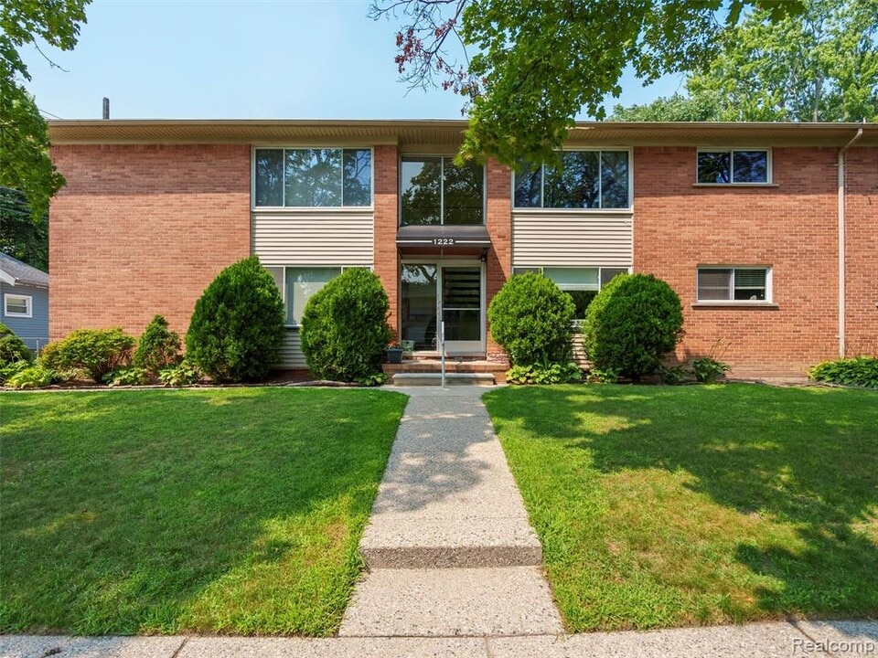 1222 E Lincoln Ave in Royal Oak, MI - Building Photo