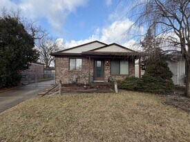 27741 Delton St in Madison Heights, MI - Building Photo