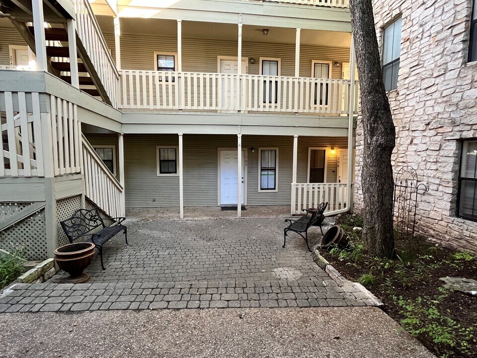 4401 Speedway in Austin, TX - Building Photo