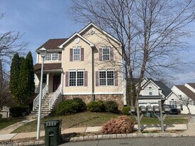 329 Winding Hill Dr in Hackettstown, NJ - Building Photo