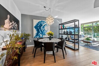 13700 Marina Pointe Dr in Los Angeles, CA - Building Photo - Building Photo