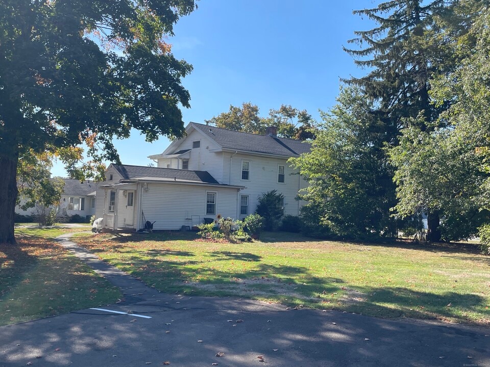333 Quinnipiac Ave in North Haven, CT - Building Photo