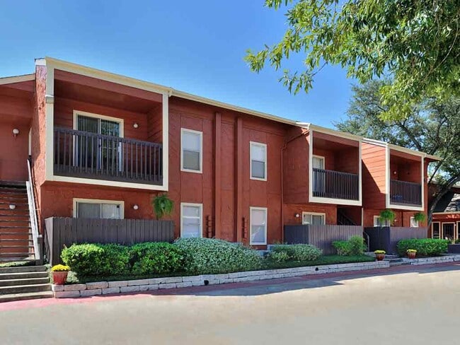 Lakeshire Place Apartment Homes in Webster, TX - Foto de edificio - Building Photo