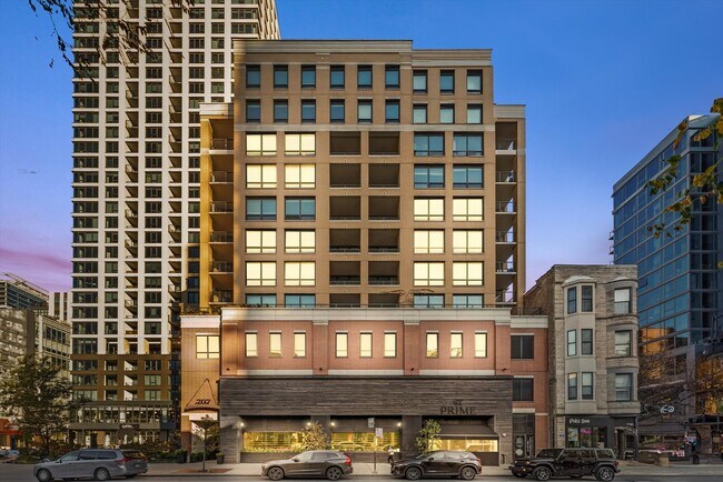 property at 707 N Wells St