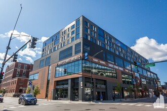 922 W Addison St, Unit 510 in Chicago, IL - Building Photo - Building Photo