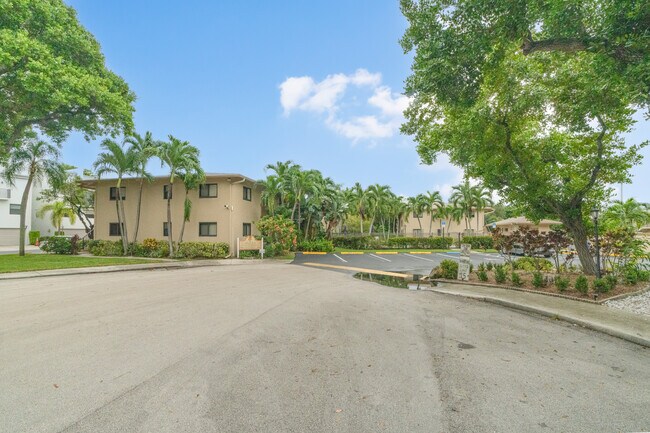 Middle River Homes Condominiums in Wilton Manors, FL - Building Photo - Building Photo