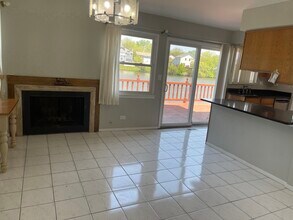 1964 Crescent Ln in Hoffman Estates, IL - Building Photo - Building Photo