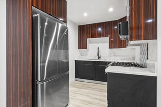 111 Normandie Ave in Los Angeles, CA - Building Photo - Building Photo
