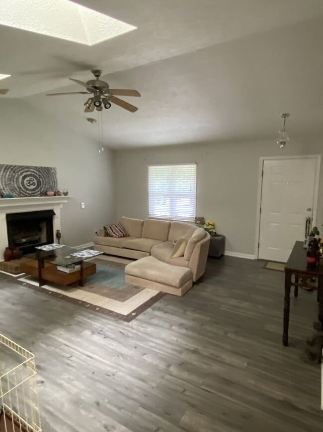 122 Wellington Cir in Williamsburg, VA - Building Photo - Building Photo