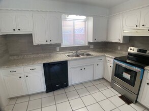 2808 N Ditmer Rd in Oklahoma City, OK - Building Photo - Building Photo