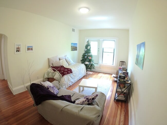 1485 Beacon St, Unit 24 in Brookline, MA - Foto de edificio - Building Photo